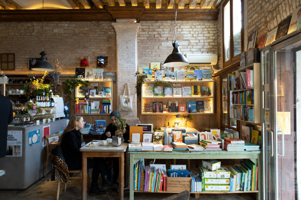 libreria sullaluna Venezia
libri finti clandestini